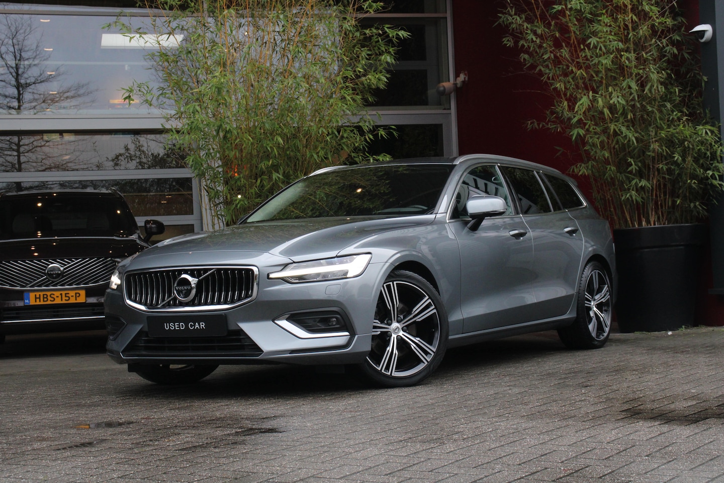 Volvo V60 - 2.0 T4 Inscription | Trekhaak | 360 Camera | Adaptive Cruise | BLIS | Harman/Kardon | 19" - AutoWereld.nl