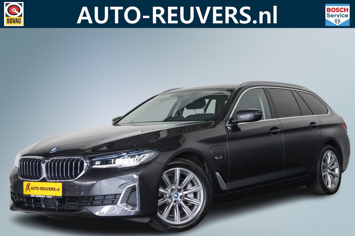 BMW 5-serie Touring - 530e xDrive Executive / Leder / Softclose / Pilot assist / HUD / CarPlay - AutoWereld.nl