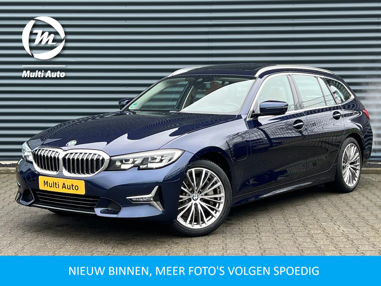 BMW 3-serie Touring - 330e Luxury Line Plug-in Hybrid PHEV | Trekhaak af Fabriek | Panodak | Adaptive Onderstel - AutoWereld.nl