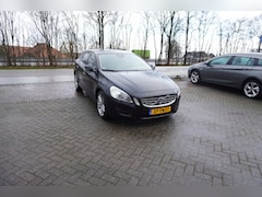 Volvo V60 - 1.6 T3 TREKHAAK LEER STOELVERWARMING NAVI