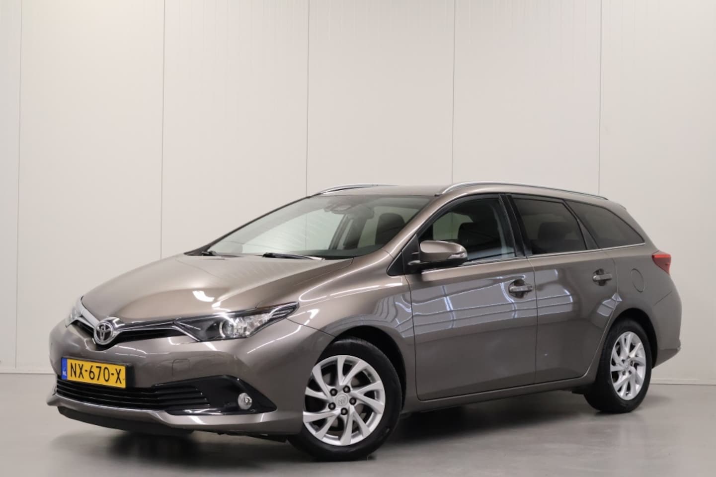 Toyota Auris Touring Sports - 1.2T Dynamic 1.2T Dynamic - AutoWereld.nl