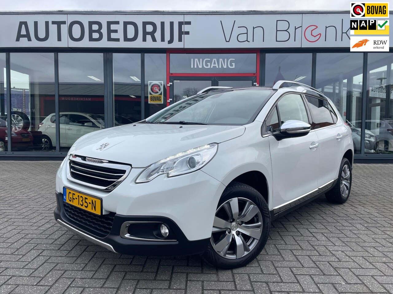 Peugeot 2008 - 1.2 PureTech Allure | Panodak | PDC | Bluetooth - AutoWereld.nl