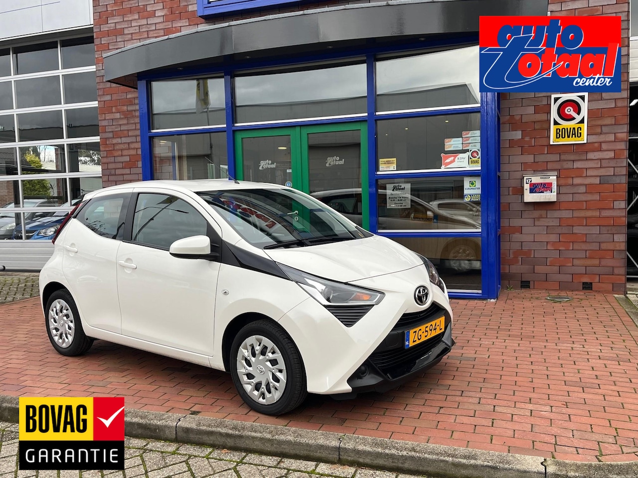 Toyota Aygo - 1.0 VVT-i x-play limited navigatie via apps - AutoWereld.nl