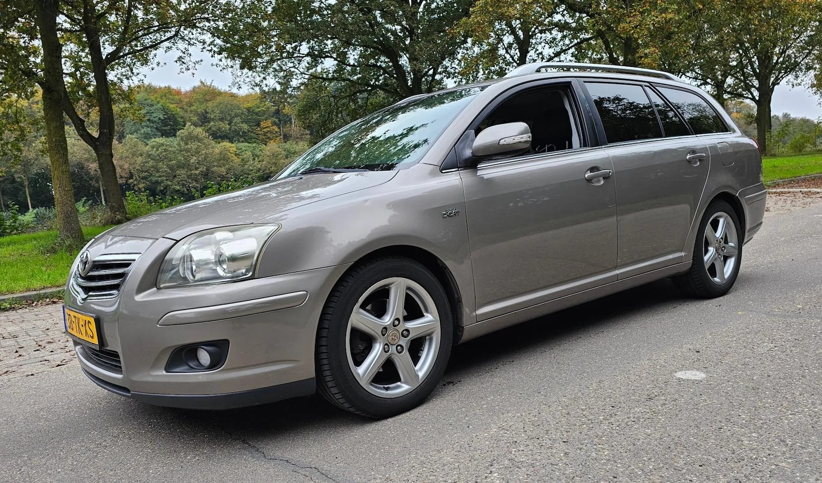 Toyota Avensis Wagon - 2.2 D-4D D-CAT Clean Power Executive 2.2 D-4D D-CAT Clean Power Executive - AutoWereld.nl