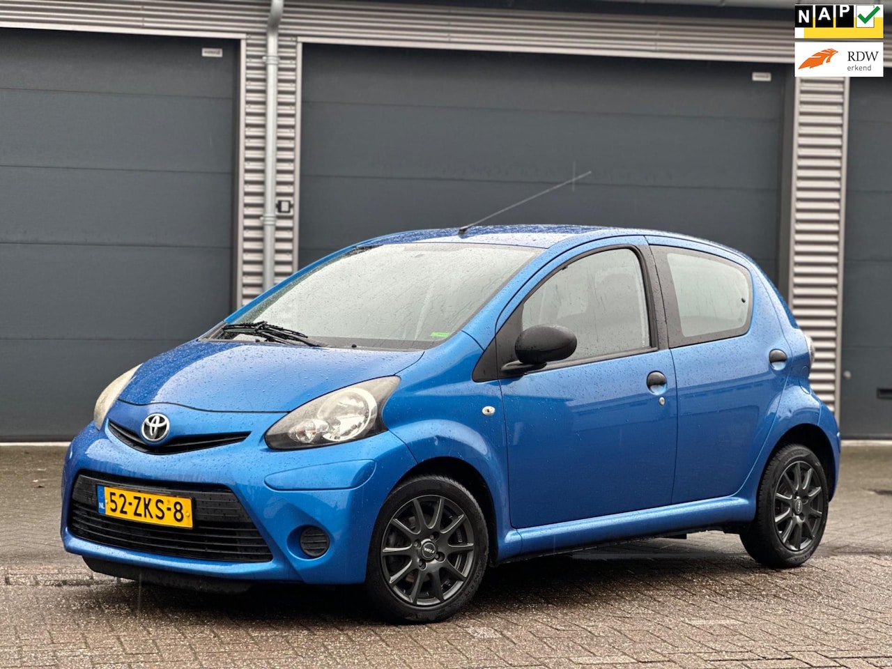 Toyota Aygo - 1.0 VVT-i Access 1.0 VVT-i Access, lichtmetalen velgen, airco, parkeersensoren, nl auto met nationale auto - AutoWereld.nl