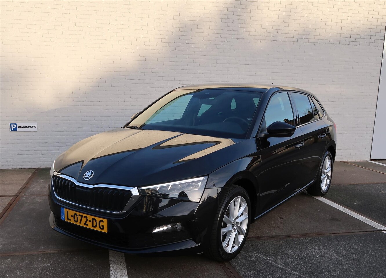 Skoda Scala - 1.5 TSI 150pk DSG-7 Sport Business Automaat I Climate Control I Stoelverwarming I LED I Na - AutoWereld.nl