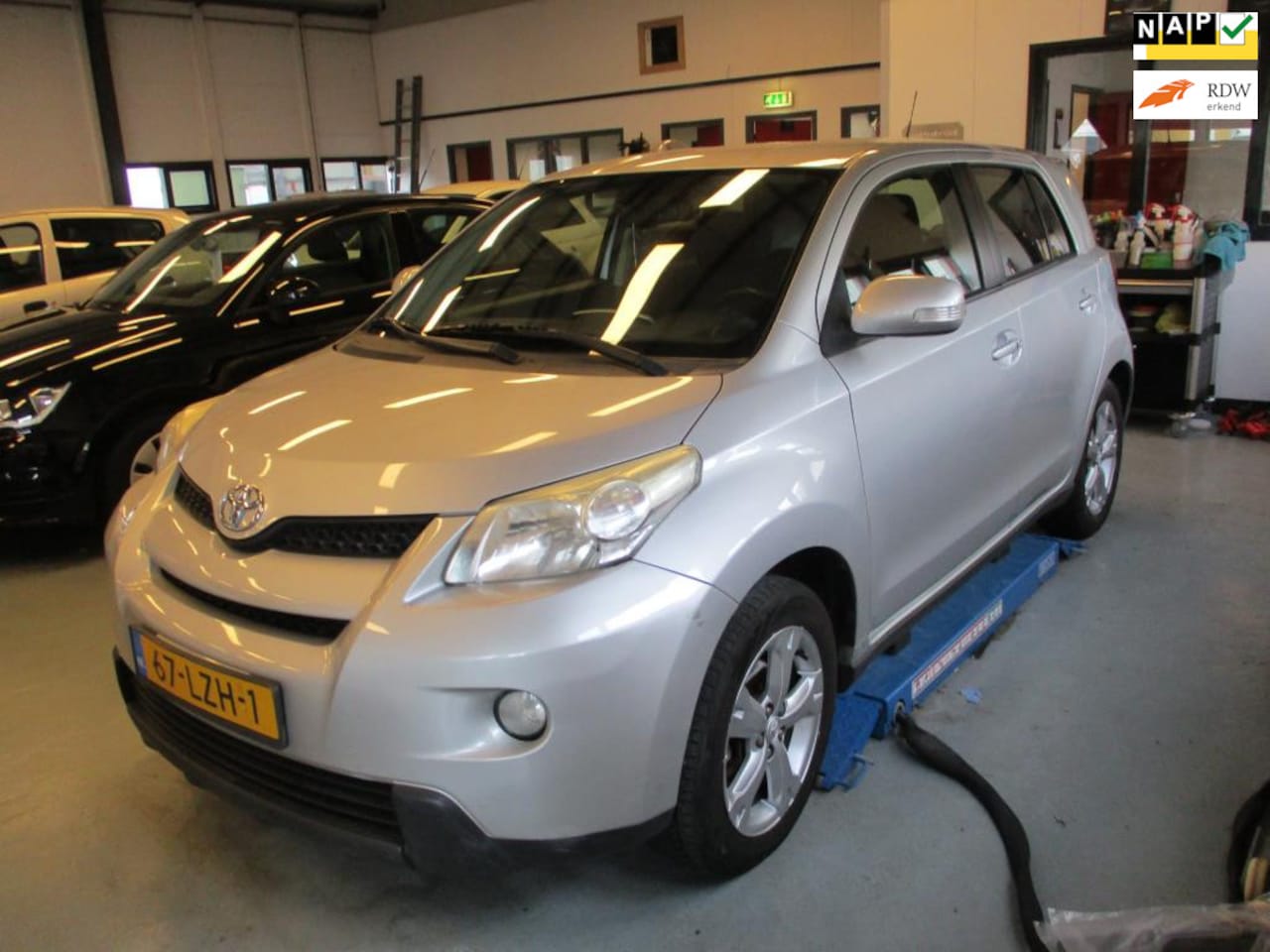 Toyota Urban Cruiser - 1.3 VVT-i Dynamic 1.3 VVT-i Dynamic - AutoWereld.nl