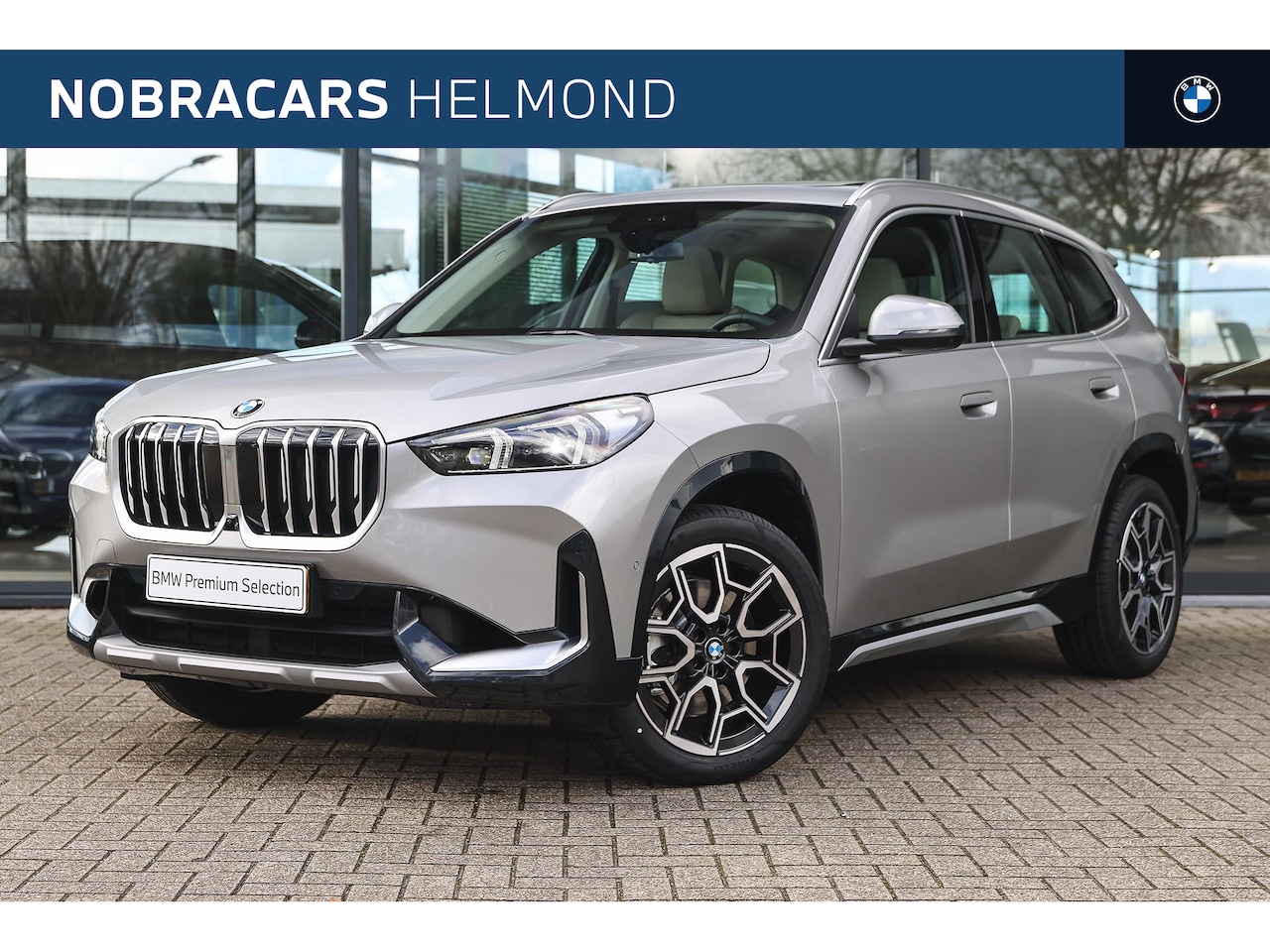 BMW X1 - xDrive23i High Executive xLine Automaat / Panoramadak / Trekhaak / Sportstoelen / Parking - AutoWereld.nl