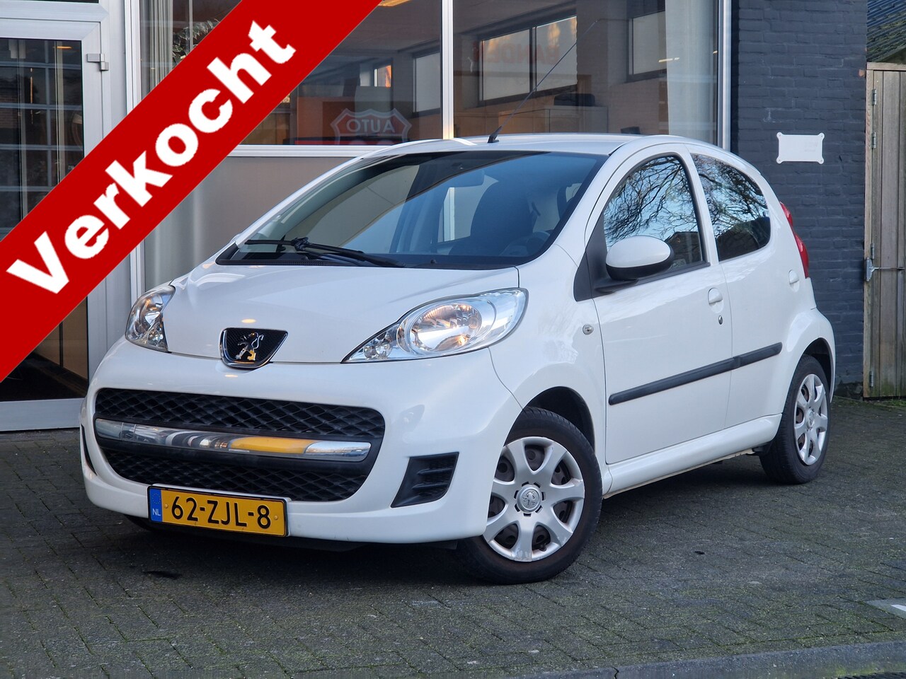 Peugeot 107 - 1.0-12V Black & Silver AIRCO / ELCT RM / - AutoWereld.nl