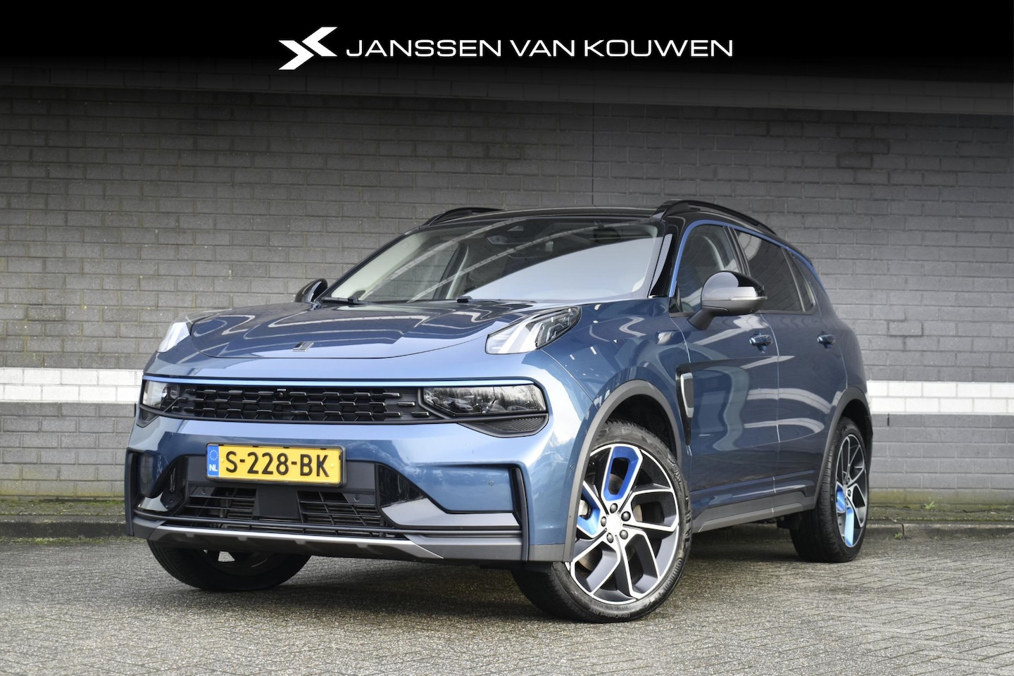 Lynk & Co 01 - 1.5 PHEV / Panoramadak / Stoelverwarming / 360 Camera - AutoWereld.nl