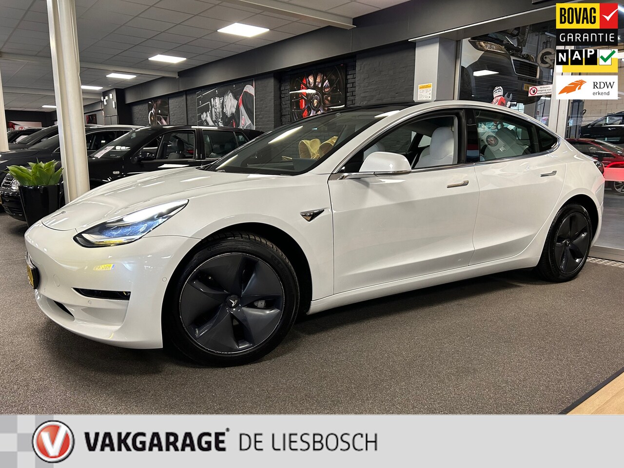 Tesla Model 3 - Long Range RWD Long Range AWD 75 kWh / 360 camera / stoel verwarming / panorama-dak / autopilot - AutoWereld.nl