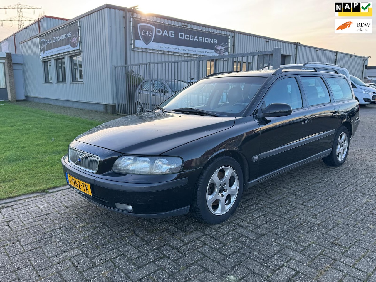 Volvo V70 - 2.4 Comfort Line AUTOMAAT|LEER|AIRCO|CRUISE|TREKHAAK - AutoWereld.nl