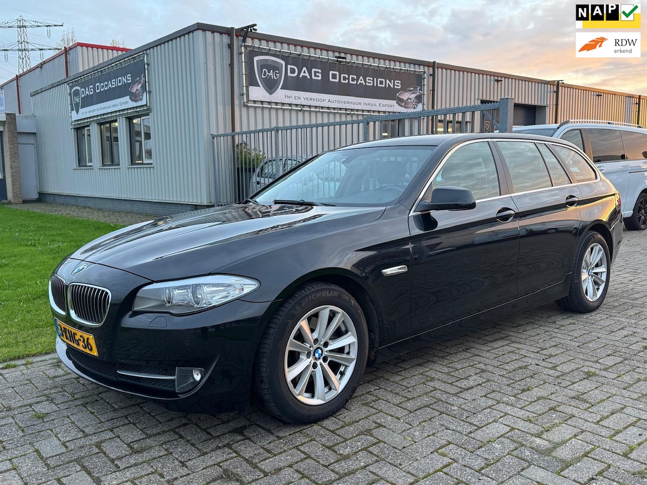 BMW 5-serie Touring - 520i Executive AUTOMAAT|NAVI|PDC|CRUISE - AutoWereld.nl