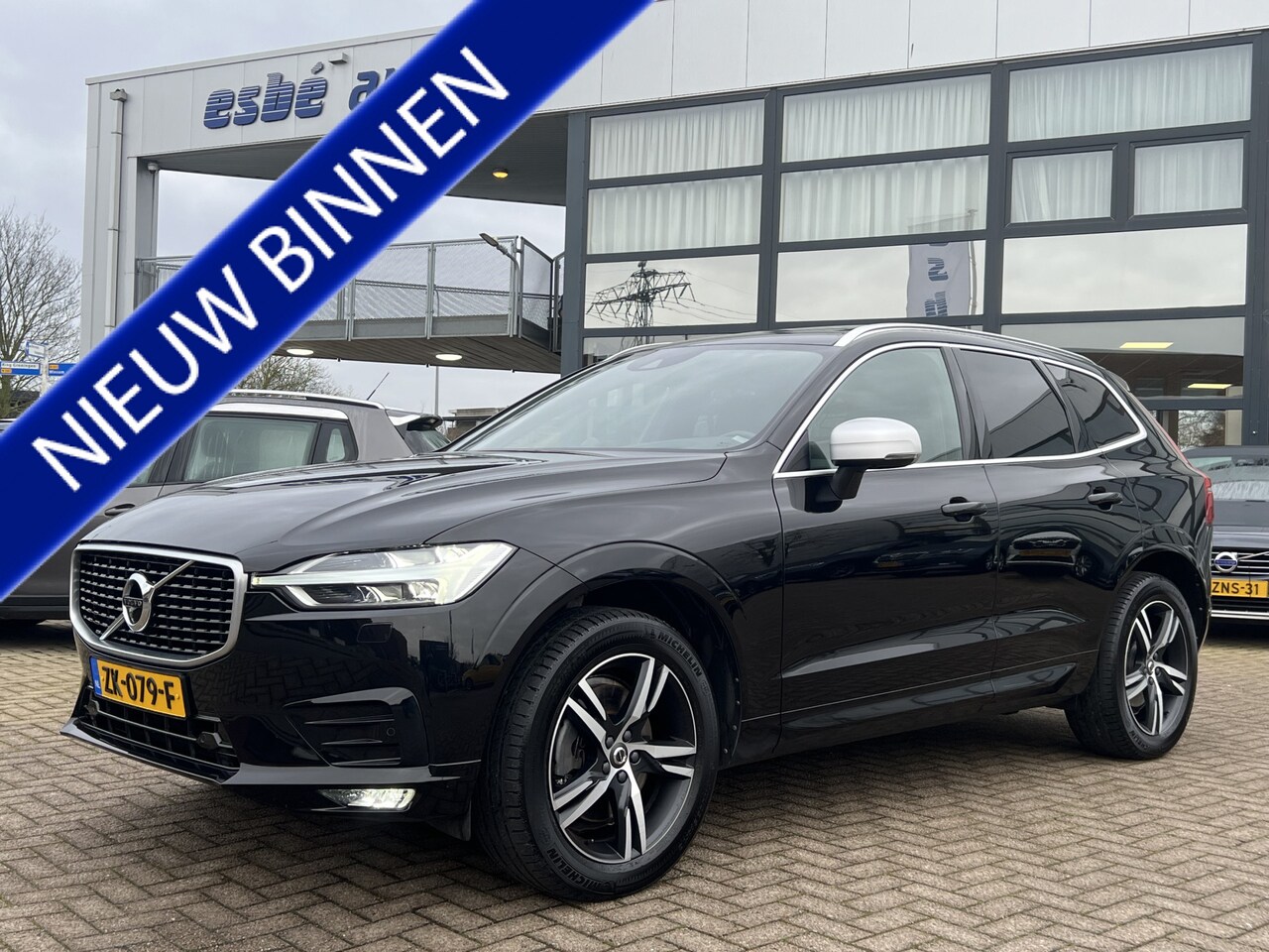 Volvo XC60 - 2.0 D5 AWD R-Design Navigatie Trekhaak 2400 KG Panoramadak Bowers Wilkins Pilot Assist ACC - AutoWereld.nl