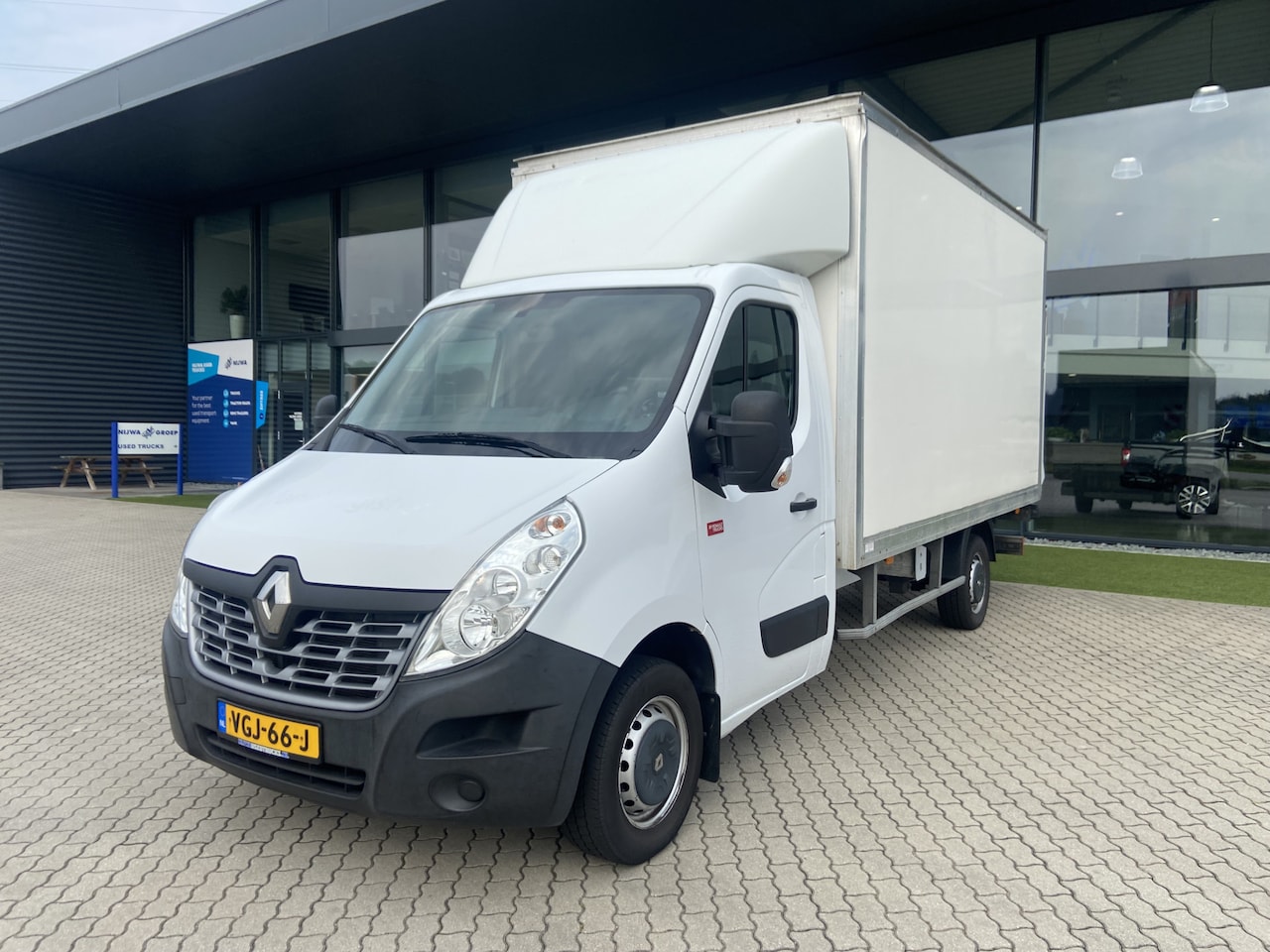 Renault Master - T35 170 Laadklep + Airco - AutoWereld.nl