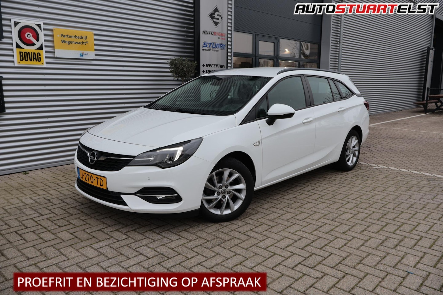 Opel Astra Sports Tourer - 1.2 Business Executive 130pk | Lichtmetalen velgen | Navi | Parkeersensoren achter | BTW-a - AutoWereld.nl