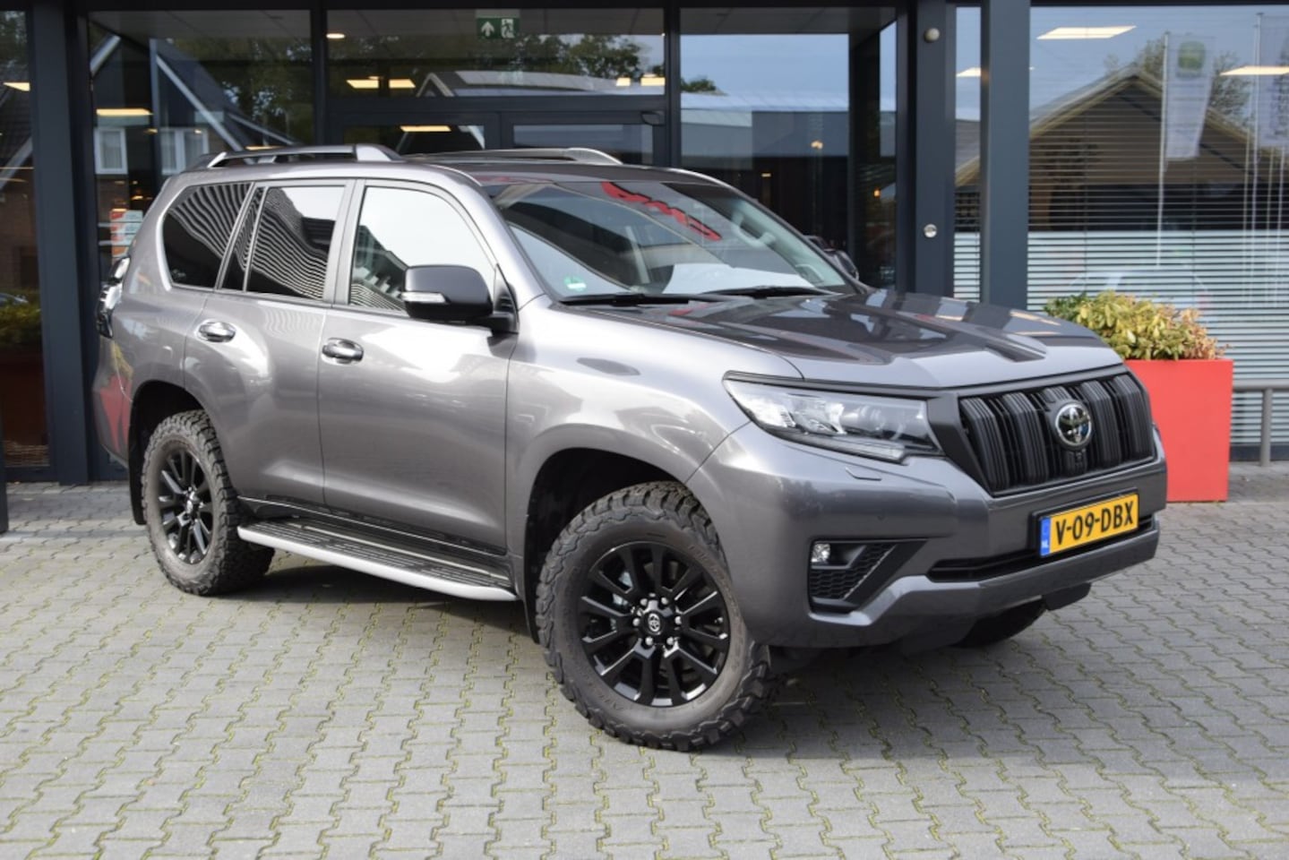 Toyota Land Cruiser 150 - 2.8 D-4D 5DRS BLACK LINE A/T VAN - AutoWereld.nl