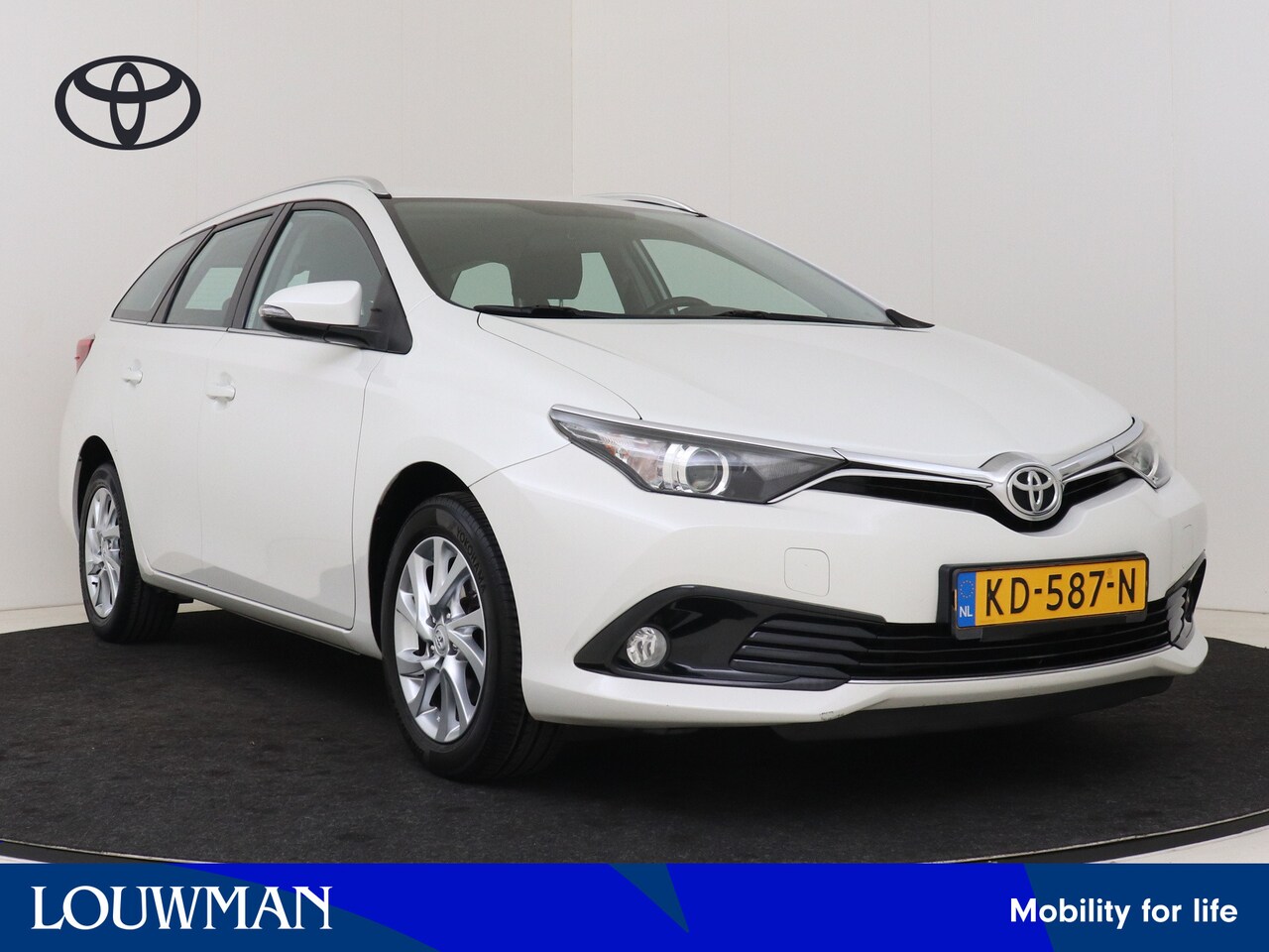 Toyota Auris Touring Sports - 1.2T Aspiration Limited I Navigatie I Climate Control I Cruise Control I Camera I USB I LM - AutoWereld.nl