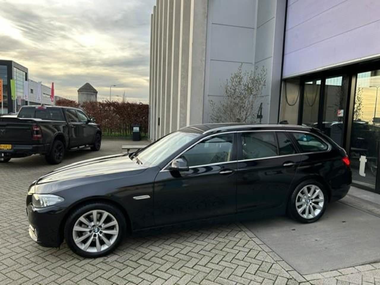 BMW 5-serie Touring - 518d Last Minute Edition Facelift Automaat! DEALER ONDERHOUDEN! INRUIL MOGELIJK! - AutoWereld.nl