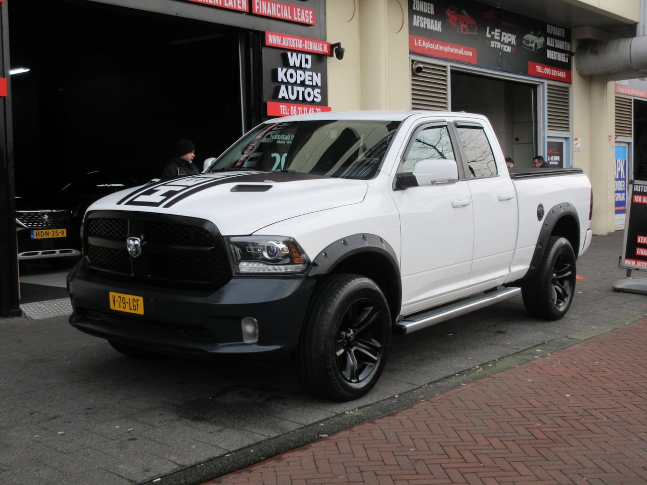 Dodge Ram 1500 - 5.7 V8 4x4 Crew Cab 5'7 Sport Leer Navi Camera - AutoWereld.nl