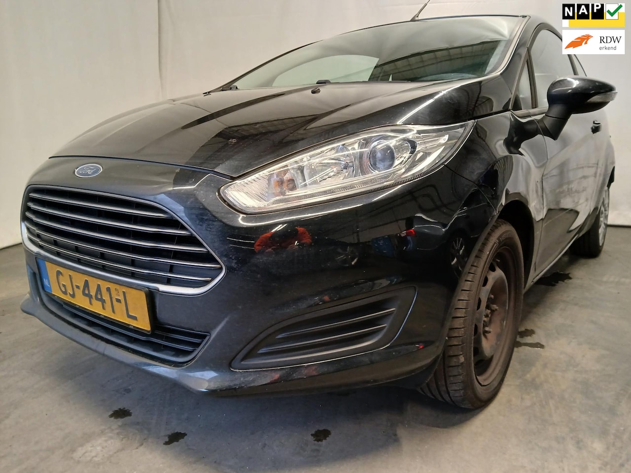 Ford Fiesta - 1.0 Style - Airco - Navi - Export - Zij-schade - AutoWereld.nl