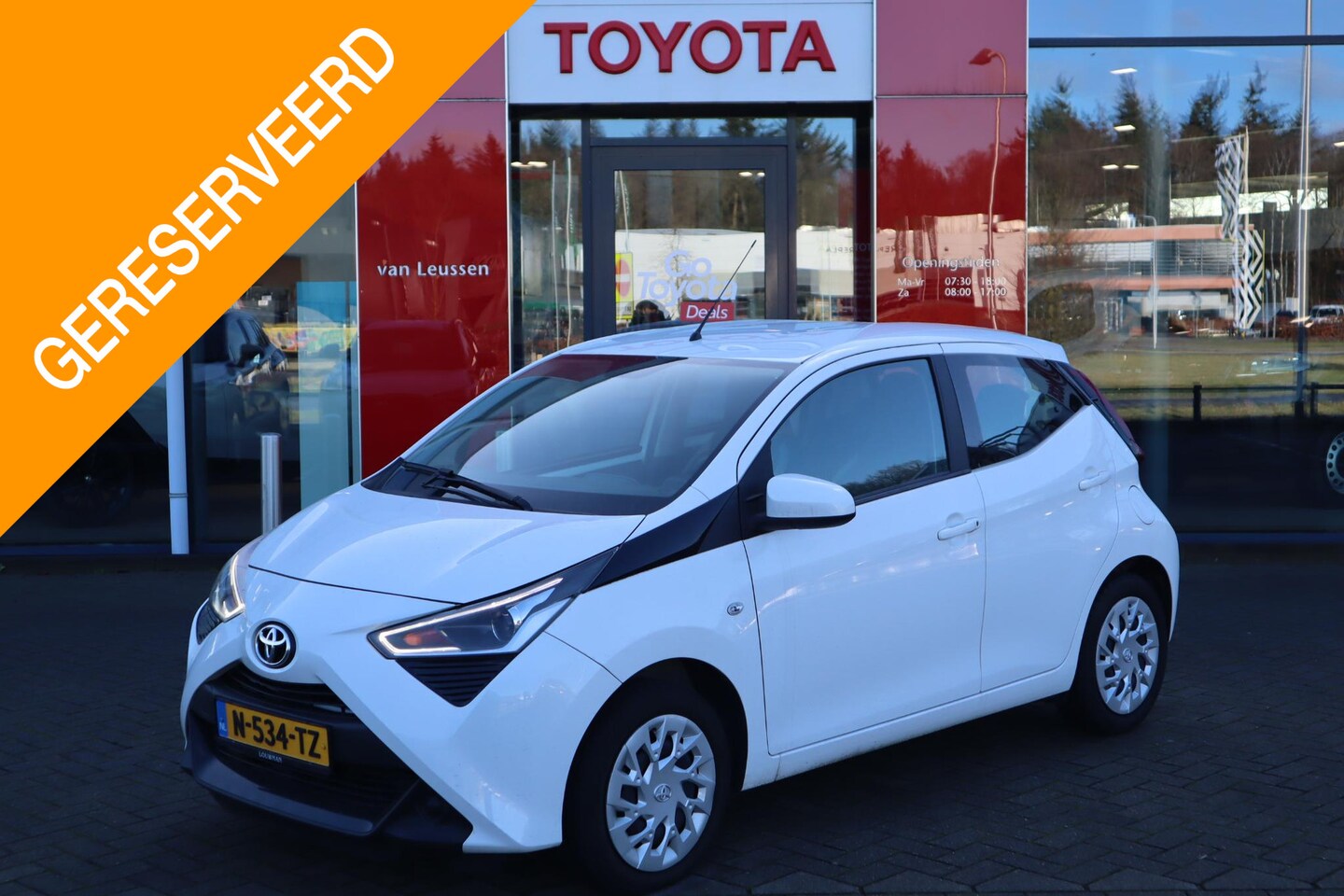 Toyota Aygo - 1.0 VVT-i x-play APPLE-CARPLAY AIRCO LED AUDIO-STUURWIELBEDIENING BLUETOOTH CAMERA NL-AUTO - AutoWereld.nl