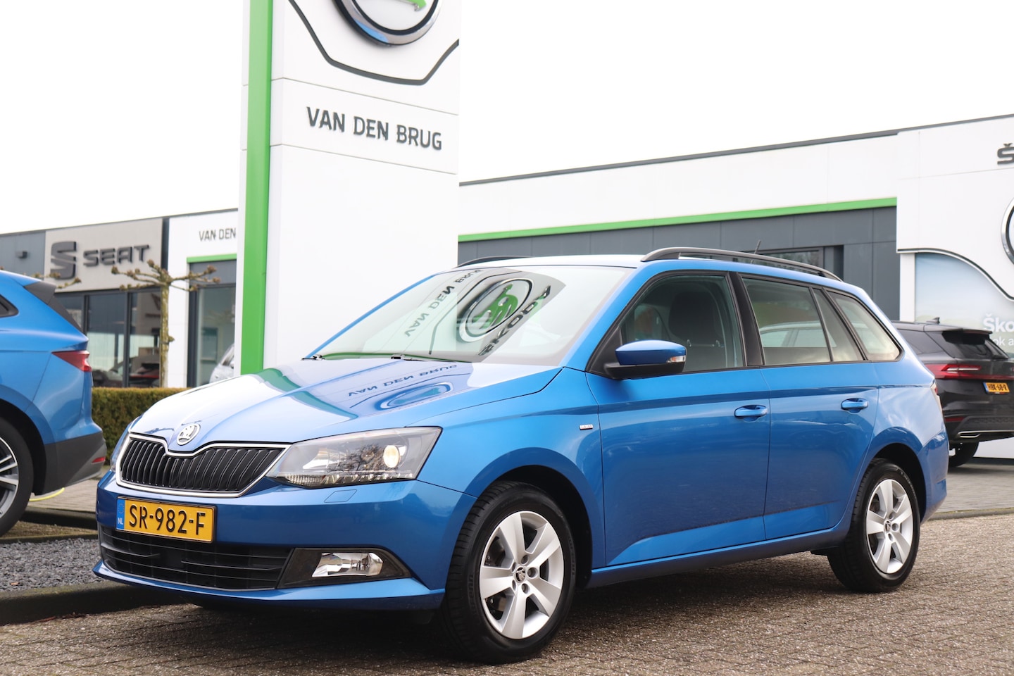 Skoda Fabia Combi - 1.0 TSI 95pk Clever | Stoelverwarming | Cruise control | Parkeersensoren | Climate control - AutoWereld.nl