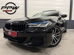 BMW 5-serie Touring - 530e M-Sport BLACK PANO/HEAD-UP/H&K/ACC/LEER-SPORT/ADAPTIVE ONDERSTEL/LASER/KEYLESS/SHADOW