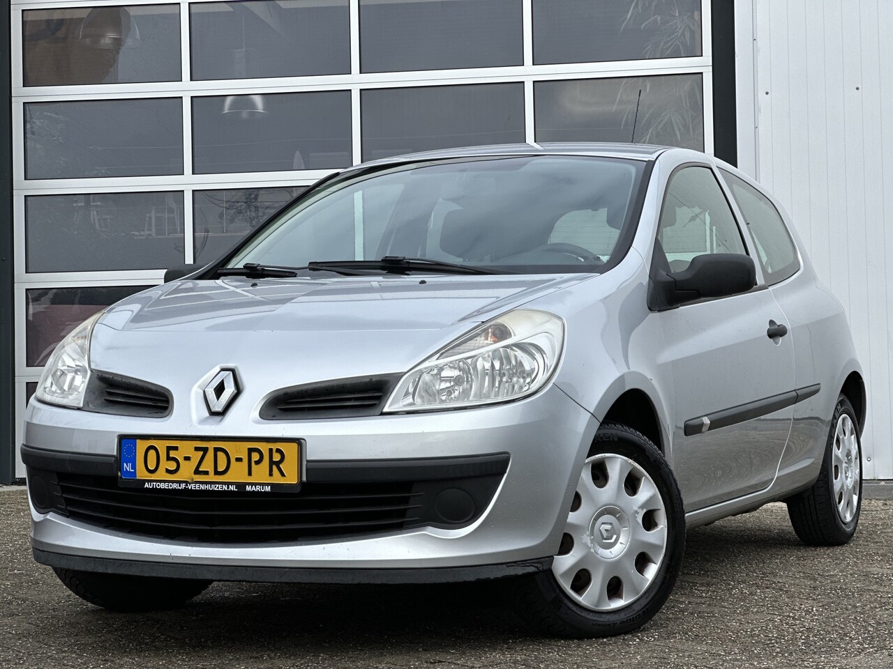 Renault Clio - 1.2-16V Authentique 75pk | Nieuwe distributieriem | Airco | Bluetooth Audio | IsoFix | USB - AutoWereld.nl