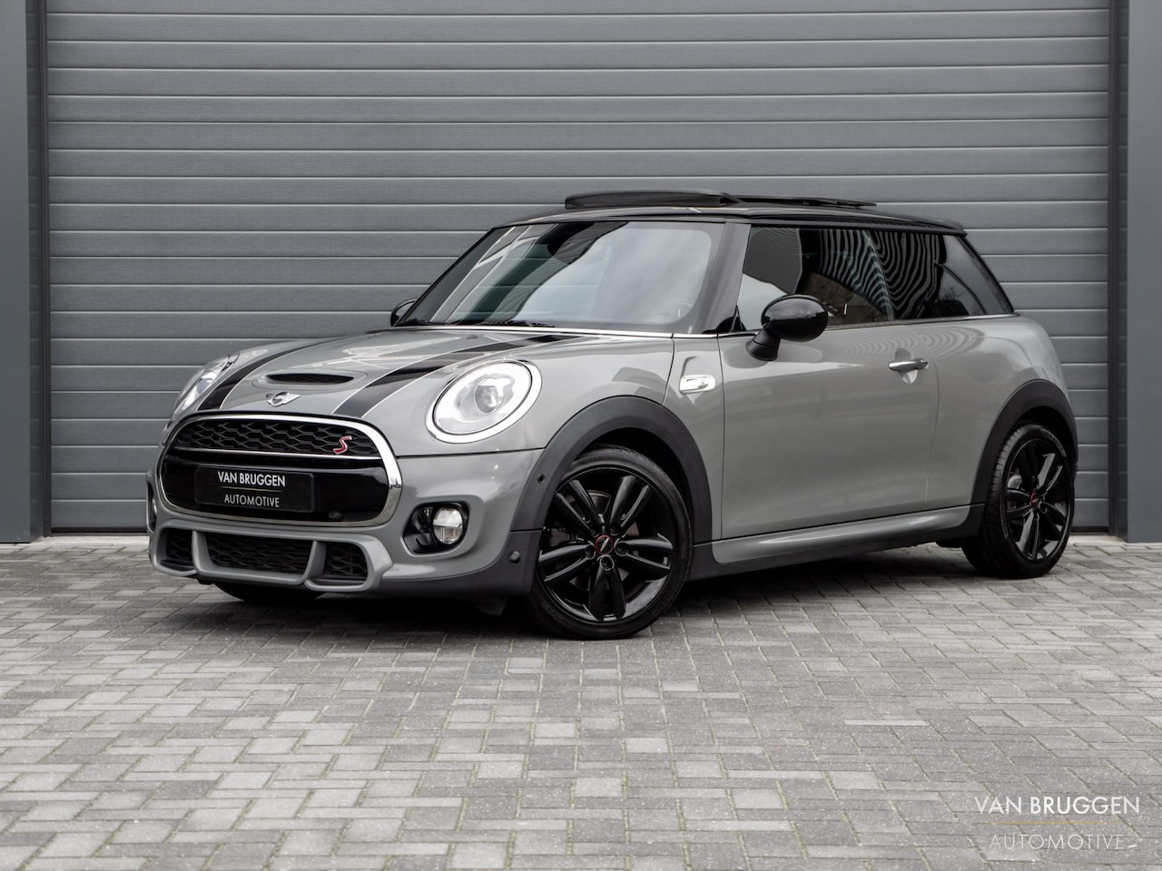 MINI Cooper S - Mini 2.0 Chili Serious Business JCW Panoramadak - AutoWereld.nl