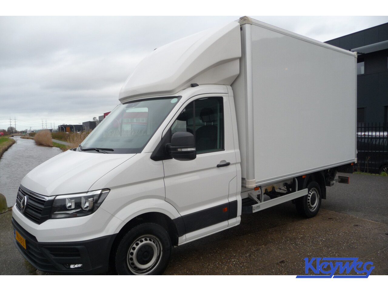 Volkswagen Crafter - 35 2.0 TDI L3 Trendline bak + klep 12-2021 apk 12-25 - AutoWereld.nl