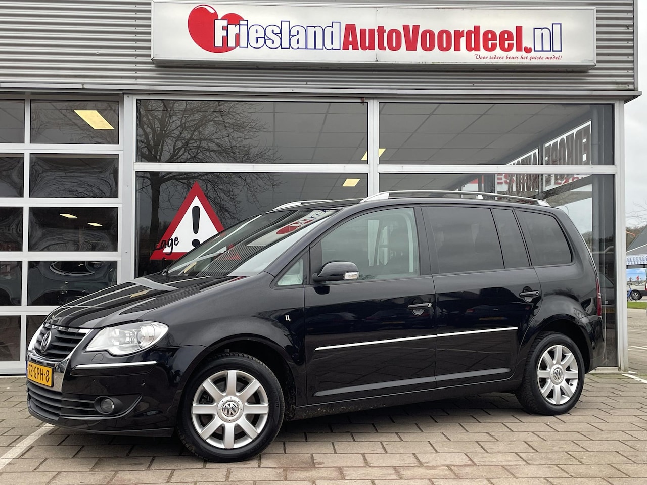 Volkswagen Touran - 1.4 TSI Highline /Automaat//Climate/Cruise/Trekhaak/Nieuwe ketting/APK 11-2025/ - AutoWereld.nl