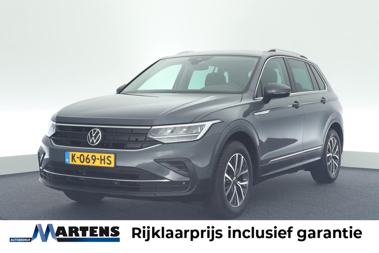 Volkswagen Tiguan - 1.5 TSI 150pk H6 Life Business Trekhaak Camera Stoelverwarming Navigatie - AutoWereld.nl