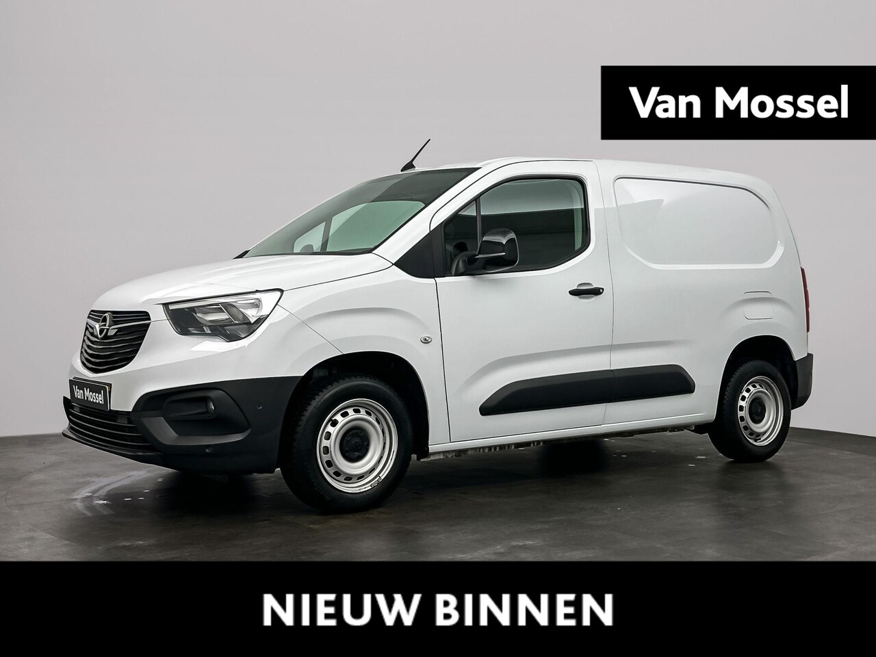 Opel Combo - 1.2 Turbo L1 Standaard | Benzine! | Airco | Camera | Parkeersensoren - AutoWereld.nl