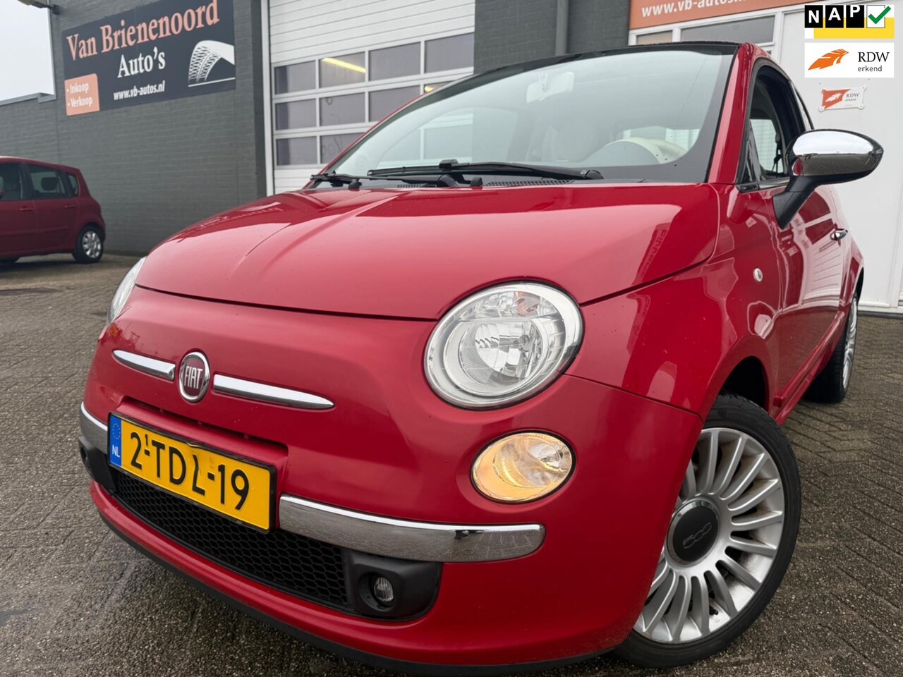 Fiat 500 - 1.0 TwinAir Lounge van 2de Eigenaar met panoramadak en airco en bluetooth telefoon - AutoWereld.nl