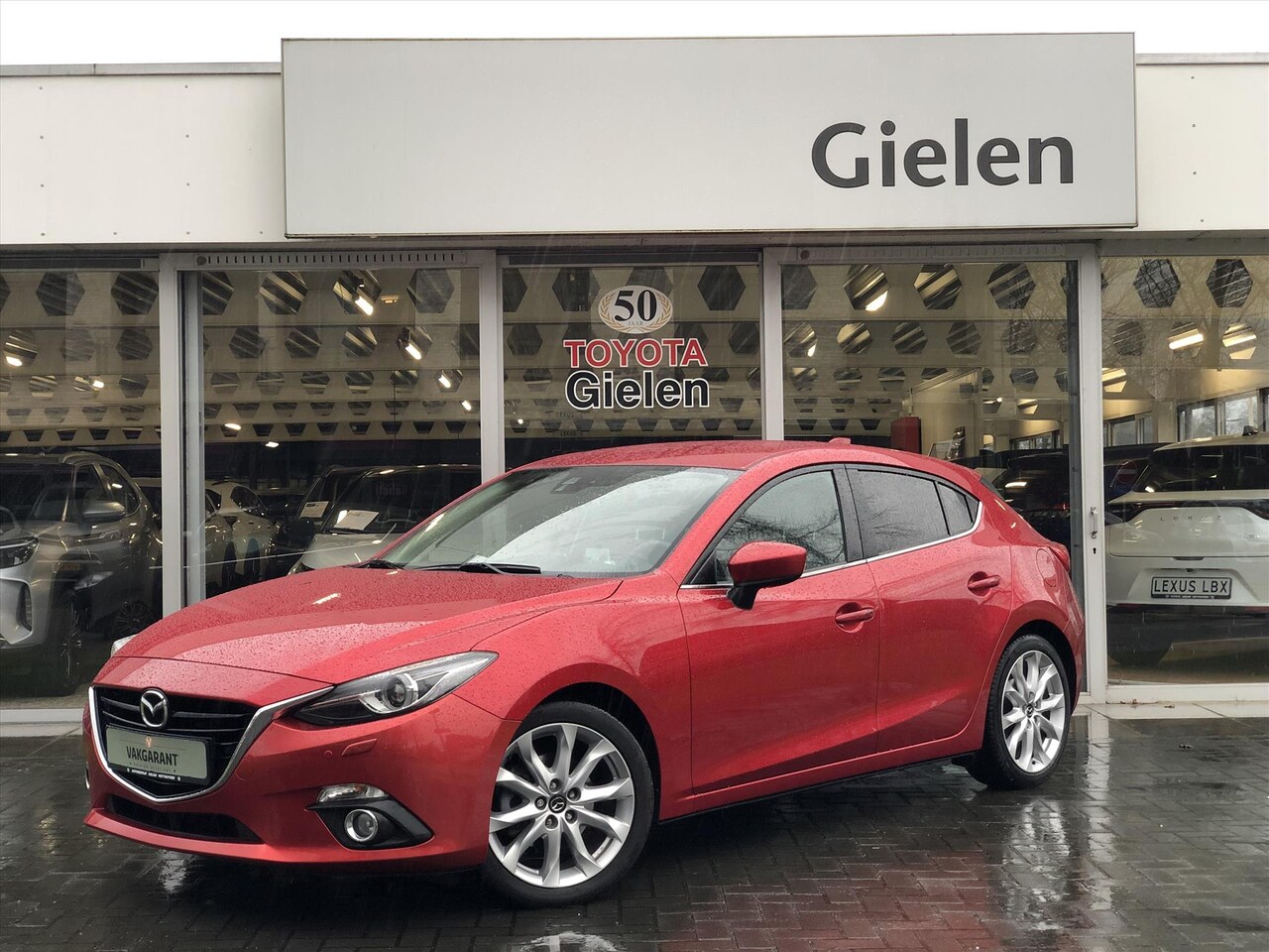 Mazda 3 - 2.0 Skyactive-G GT-M | Trekhaak, Bose, Stoelverwarming, Leer, Parkeersensoren, Navigatie, - AutoWereld.nl