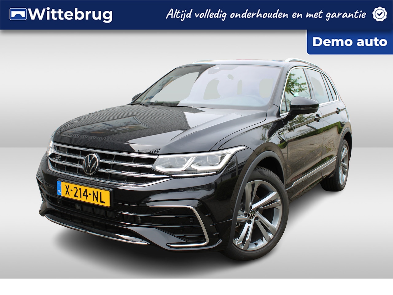 Volkswagen Tiguan - 1.5 TSI R-Line Business Advance DSG Automaat Panoramadak / Navigatie / R-Line  /  Trekhaak - AutoWereld.nl