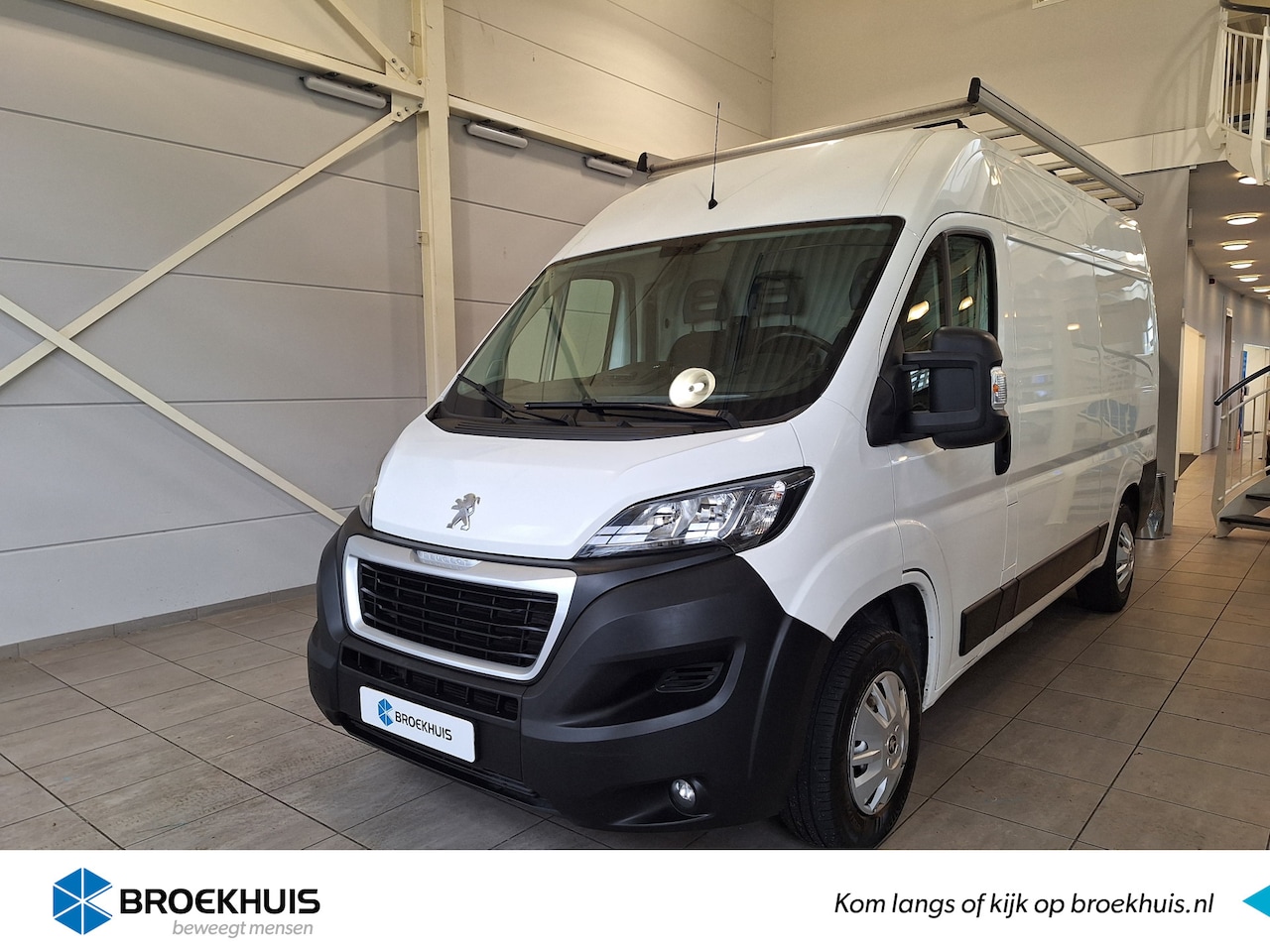 Peugeot Boxer - 330 2.2 BlueHDi 140 L2H2 Premium | Imperiaal | Navi | Camera | PDC | Cruise | Airco | Trek - AutoWereld.nl