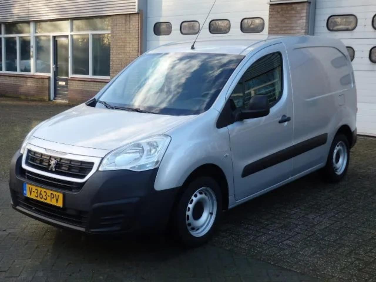 Peugeot Partner - 1.6 HDI AIRCO CRUISE EURO 6 - AutoWereld.nl