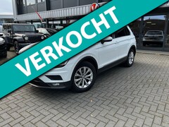 Volkswagen Tiguan - 1.5 TSI ACT Comfortline Business / Navigatie /led verlichting / elec achterklep /stoel ver