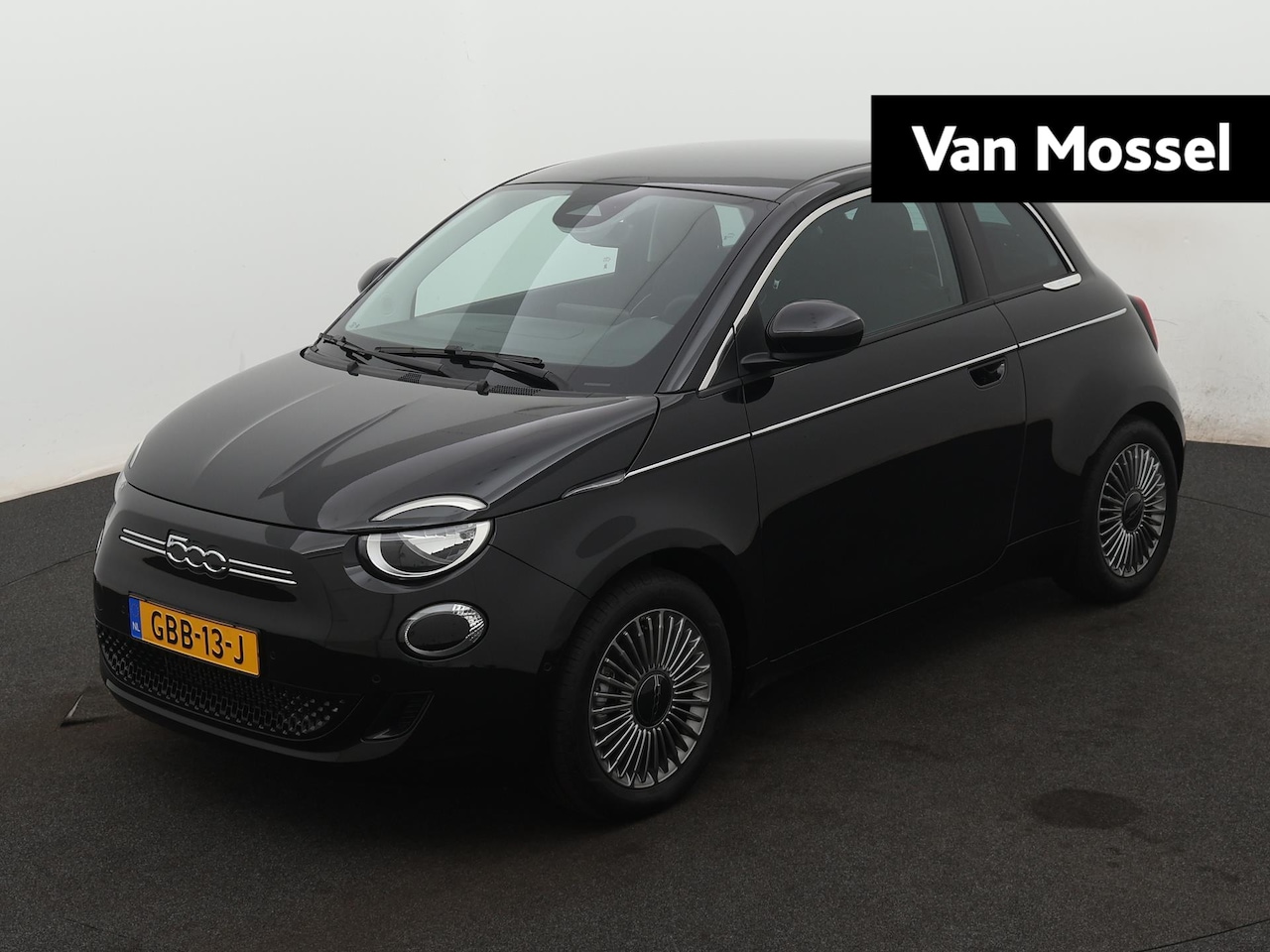 Fiat 500e - Urban 42 kWh | Apple Carplay/Android Auto | Parkeersensoren voor + achter | Camera | LMV 1 - AutoWereld.nl