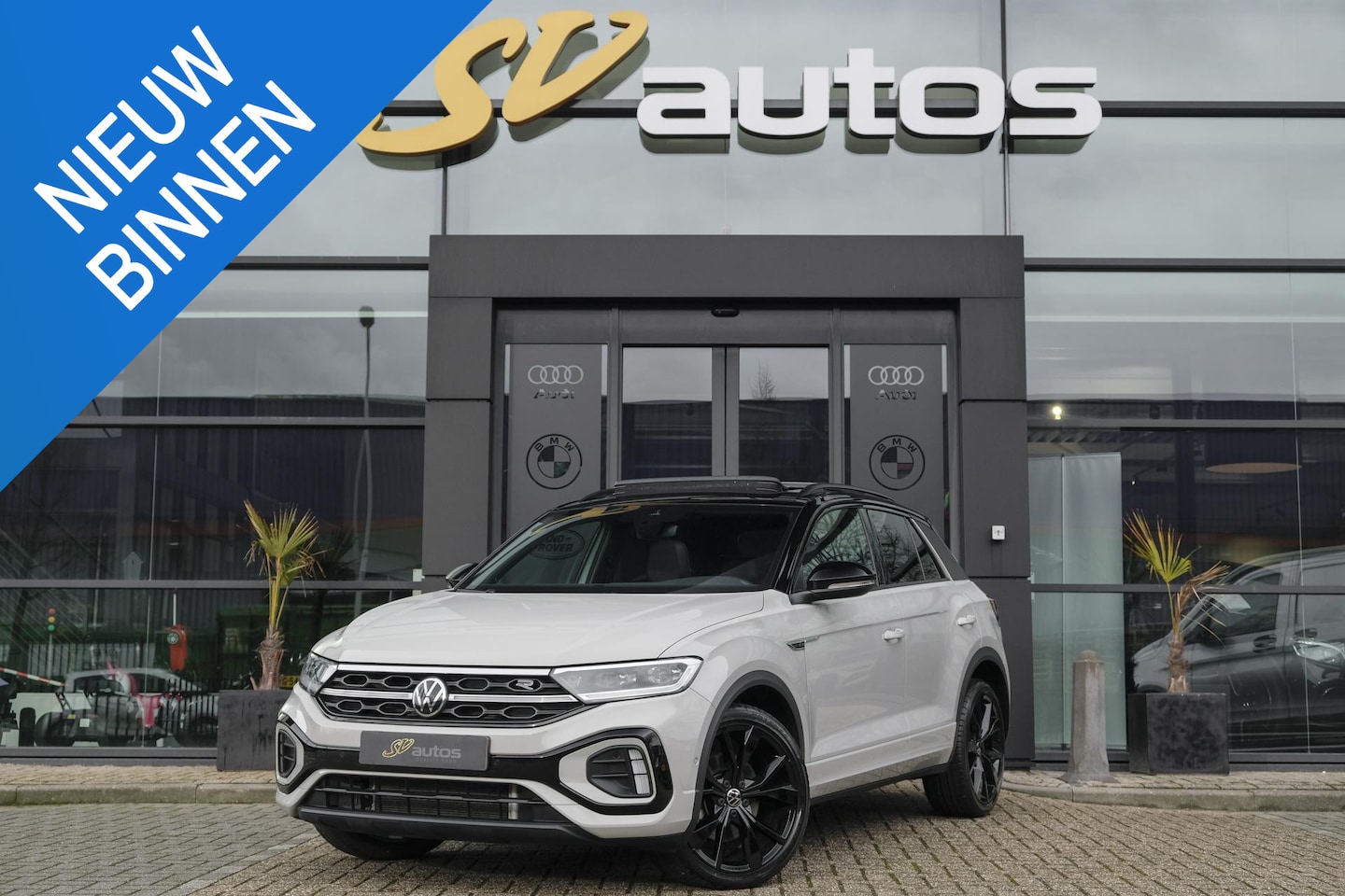 Volkswagen T-Roc - 1.5 TSI 150pk DSG 3x R-Line Black style Panoramadak *BTW* Beats audio Trekhaak Sportstoele - AutoWereld.nl