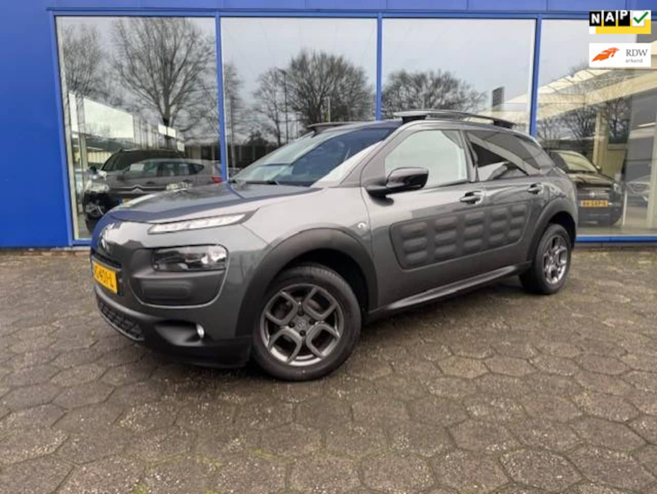 Citroën C4 Cactus - 1.2 PureTech Shine 130PK LMV - Navigatie - PDC - AutoWereld.nl