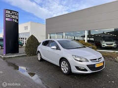 Opel Astra - 1.4 Turbo Business +