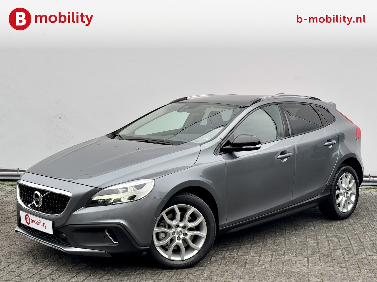 Volvo V40 Cross Country - 1.5 T3 Polar+ Luxury Automaat Panoramadak | Achteruitrijcamera | Leer | Stoelverwarming | - AutoWereld.nl