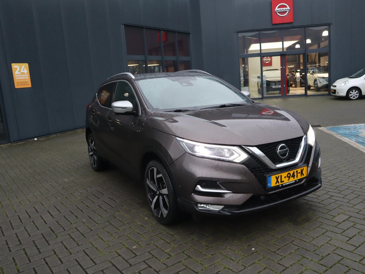 Nissan Qashqai - 1.3 DIG-T Tekna + NAPA leder | Trekhaak | Panorama dak | Cruise control | Camera's - AutoWereld.nl