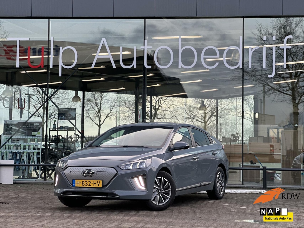 Hyundai IONIQ - Premium EV 38 kWh Leder Navi Winterpack NAP - AutoWereld.nl