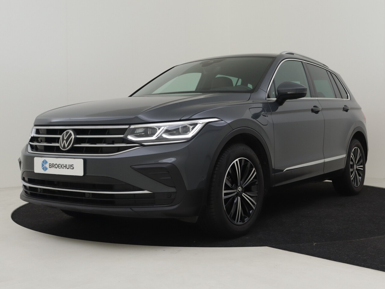 Volkswagen Tiguan - 1.4 TSI eHybrid Elegance 245pk | Trekhaak | Dodehoekdetectie | Park assist | Keyless | Nav - AutoWereld.nl