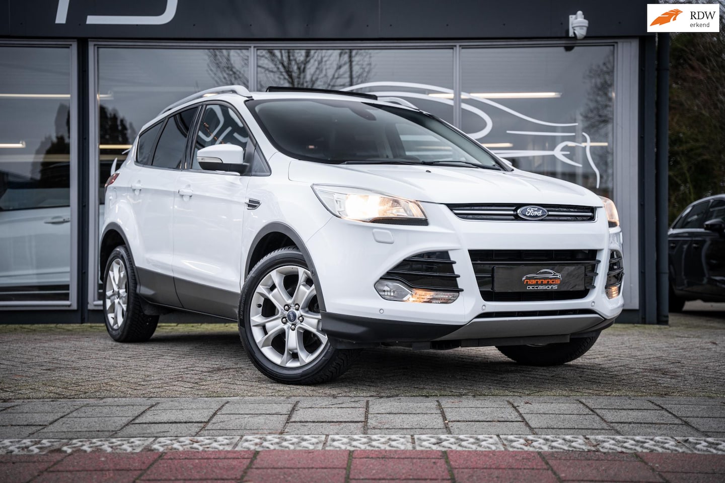 Ford Kuga - 1.6 Titanium|Trekhaak|Schuif/kantel|Stoelverw|Climate|Half leder|Navi|Cruise - AutoWereld.nl