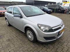 Opel Astra - 1.4 Essentia Schade